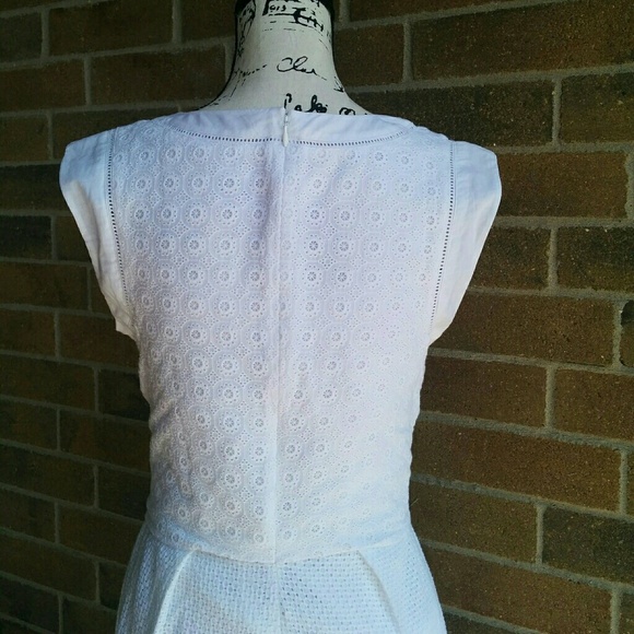 🎉Cabi Lizzie White Eyelet Dress - Picture 4 of 7